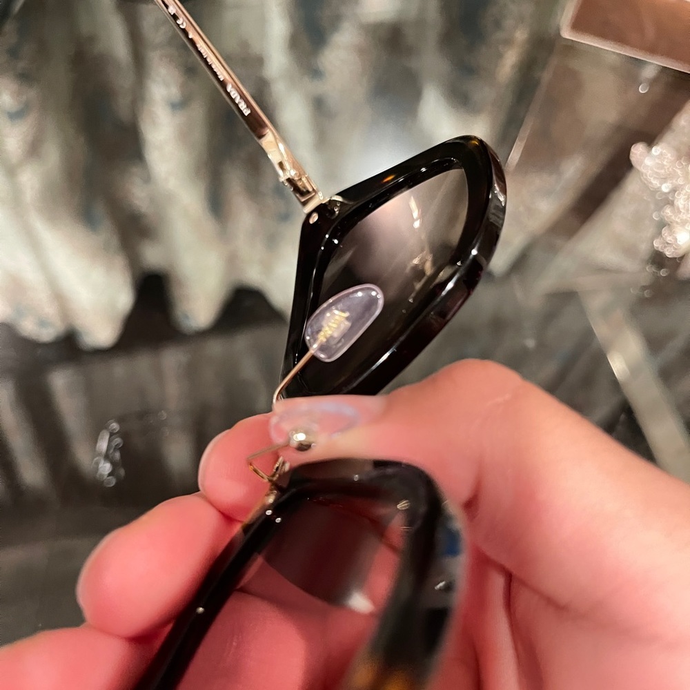 Prada sunglasses - Picture 7 of 11